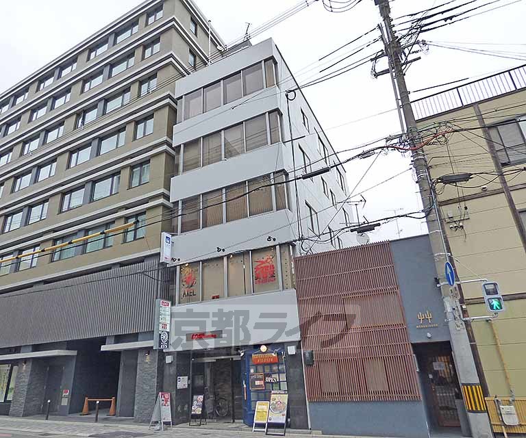 京都市上京区聚楽町のマンションの建物外観