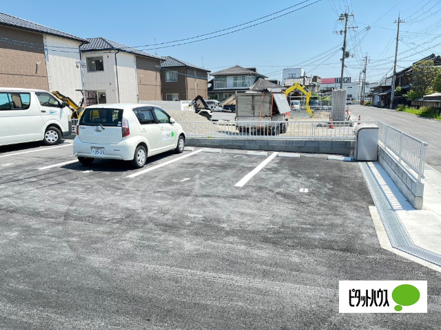 【近江八幡市千僧供町のアパートの駐車場】