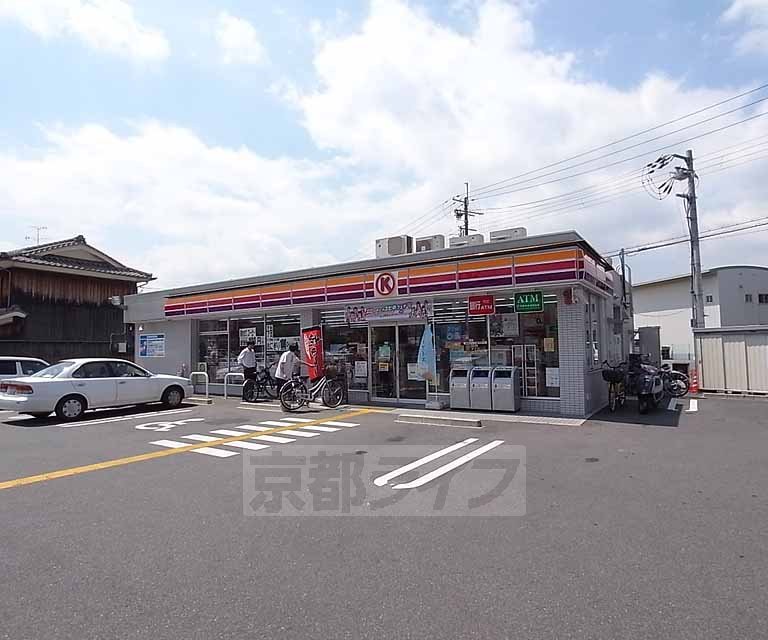 【久世郡久御山町佐山のアパートのコンビニ】