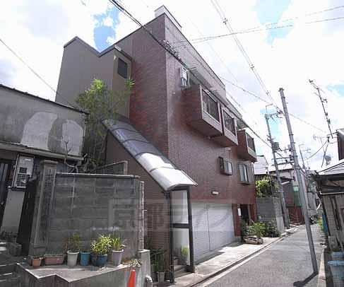 【京都市伏見区深草森吉町のマンションの建物外観】