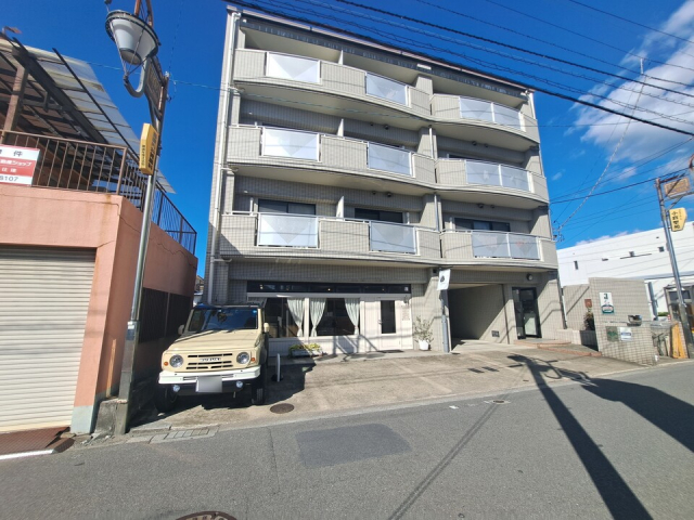 松山市祇園町のマンションの建物外観