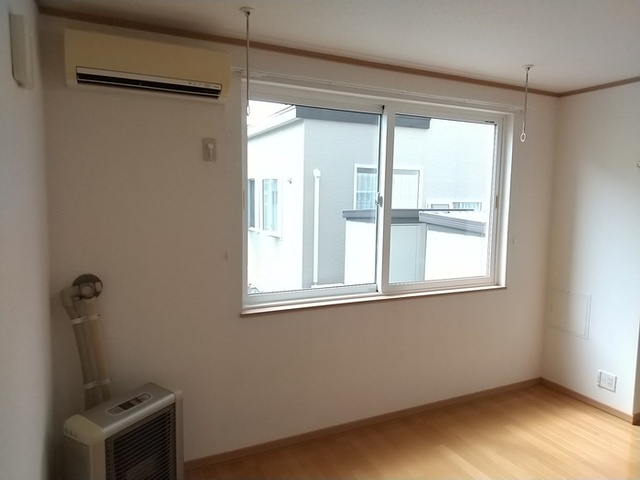 居室・リビング　リビング（エアコン、照明、室内物干し、ストーブ付き）