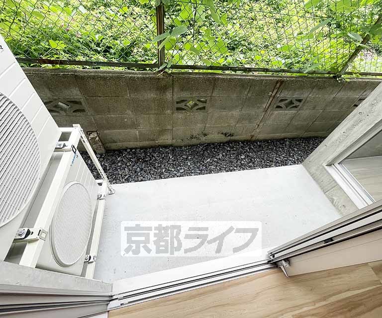 【向日市上植野町のマンションのバルコニー】