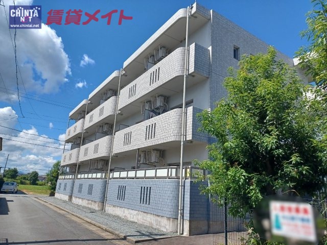 伊勢市小俣町明野のマンションの建物外観