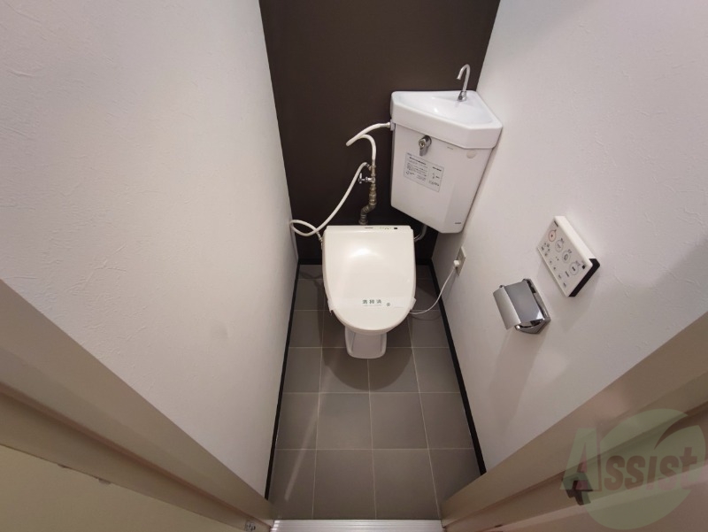 トイレ　こちらはトイレです。清潔感があり、安心して使用できます。