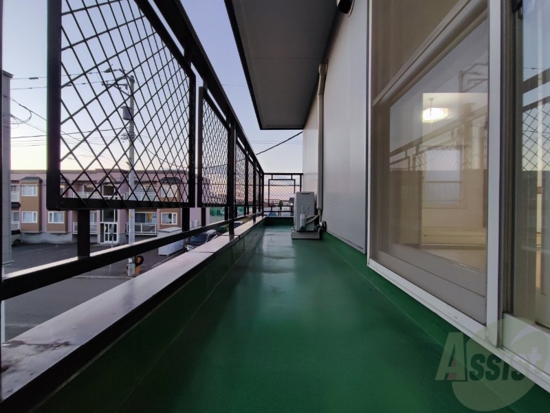 バルコニー　バルコニーが付いていますので一息ついてみてはいかがですか。