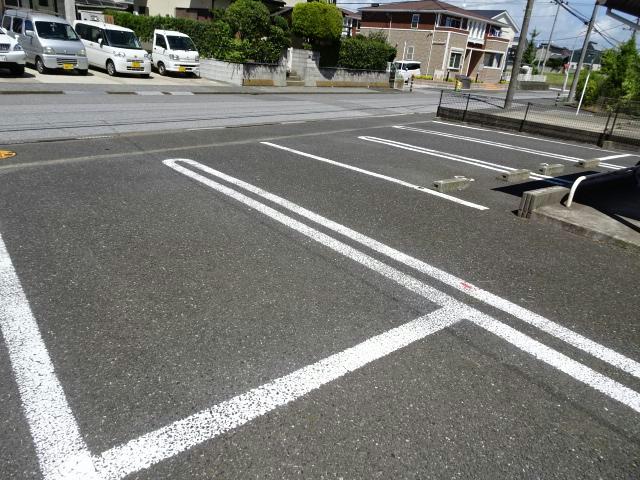 【袖ケ浦市蔵波台のアパートの駐車場】