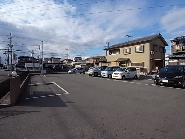 【姫路市網干区田井のアパートの駐車場】