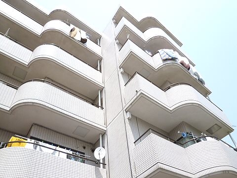 【府中市天神町のマンションのロビー】