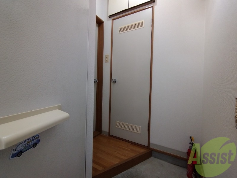 玄関　玄関の様子です。明るい印象ですね。気分もあがりそう。