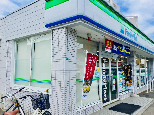 コンビニ　ファミリーマート小平学園西町店（コンビニ）まで437m