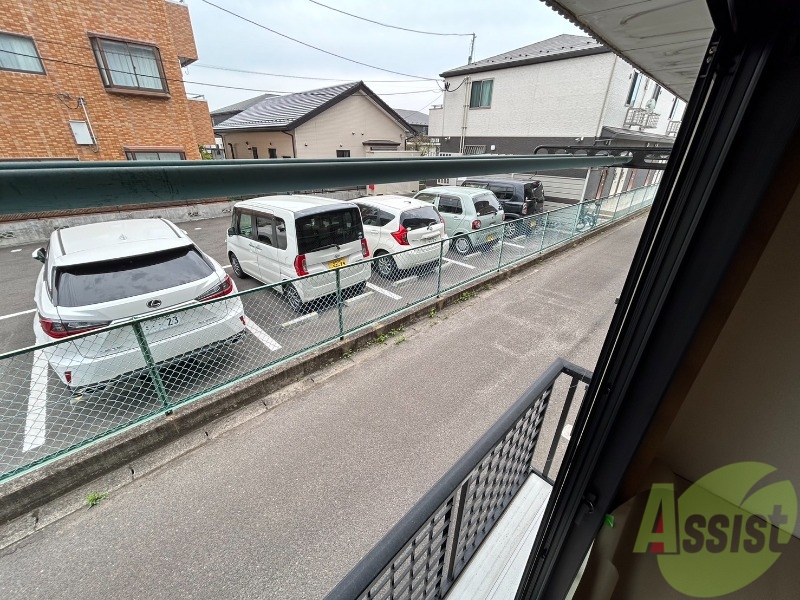 バルコニー　バルコニーは洗濯物を干しておけるスペースがあります。