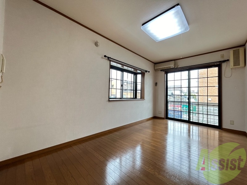 居室・リビング　こちら生活のメインとなる洋室になります。