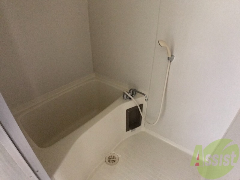 バス・シャワールーム　お風呂は程よい広さで落ち着きます。