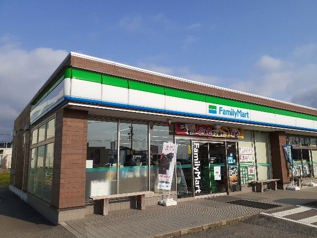 コンビニ　ファミリーマート上市駅前店（コンビニ）まで1300m