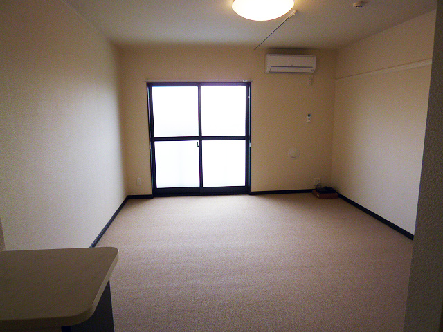 居室・リビング　実際のお部屋と異なる場合がございます。