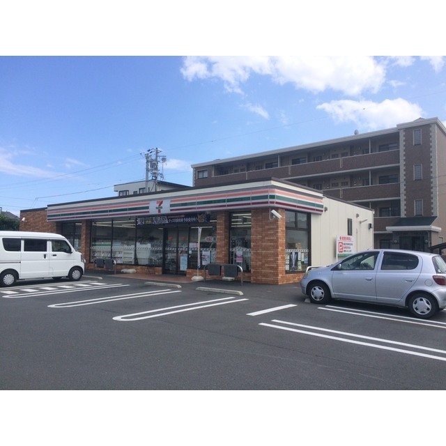 コンビニ　セブンイレブン焼津三丁目店（コンビニ）まで110m