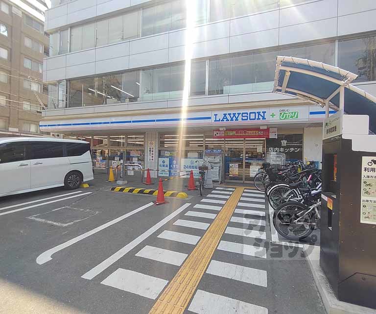 コンビニ　ローソン ドラッグひかり蛸薬師高倉店（コンビニ）まで150m