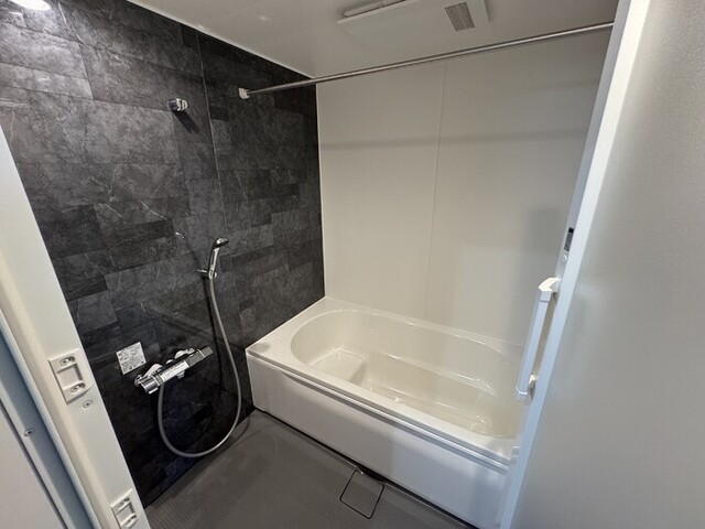 バス・シャワールーム　３０１　換気乾燥機付きバスルーム