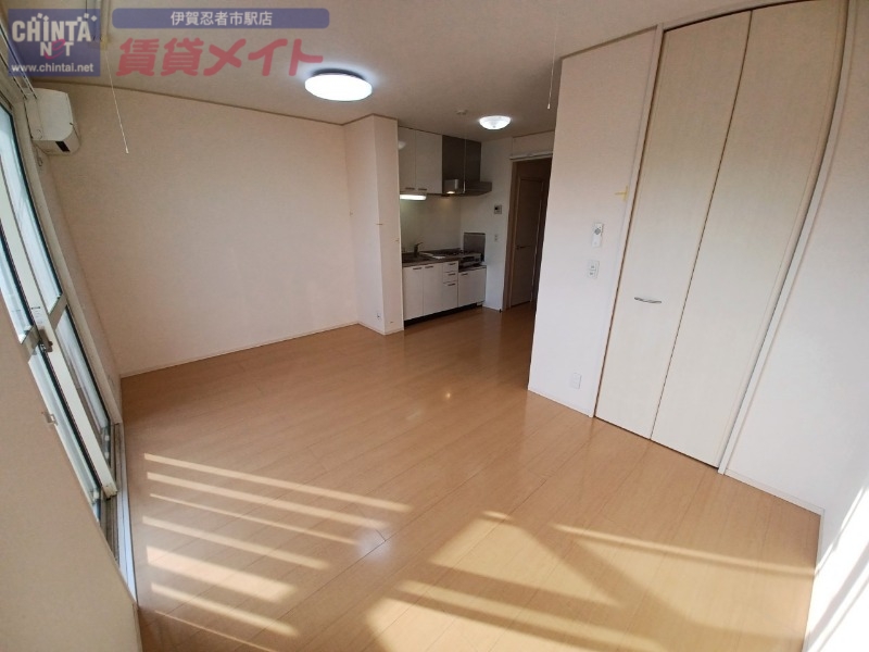 居室・リビング　同型参考写真