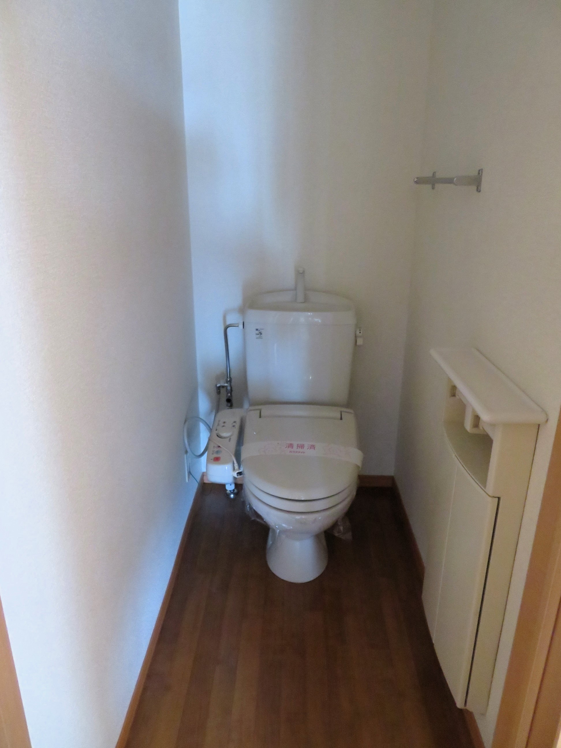 トイレ　ウォシュレット付き！便利な仕切り板付き！