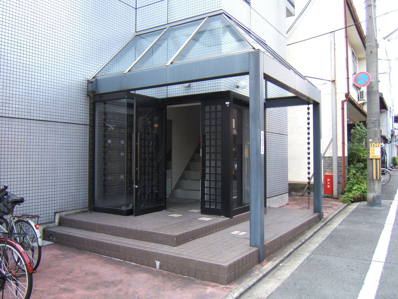 地下鉄烏丸線 鞍馬口駅 徒歩15分 3階建 築39年の外観写真