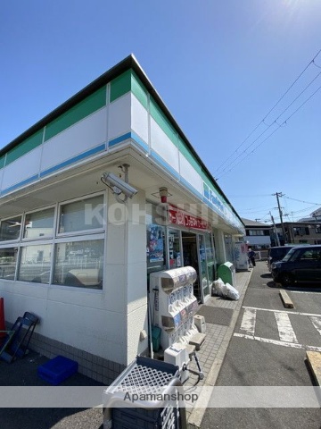 コンビニ　ファミリーマート（コンビニ）まで743m