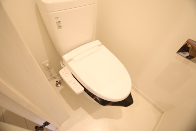 トイレ　※別室の参考写真の為、現況優先です。