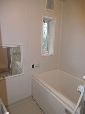 バス・シャワールーム　落ち着いた空間のお風呂です