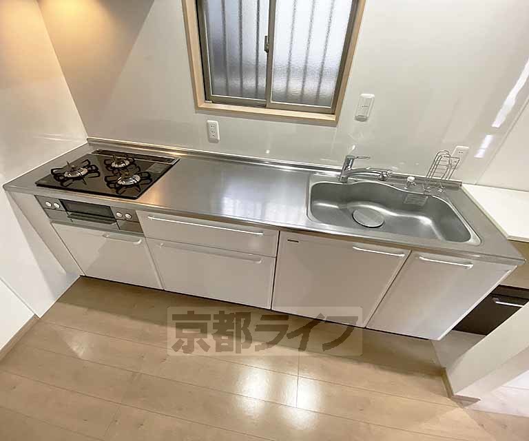 キッチン　収納スペースばっちりの綺麗なキッチンです！