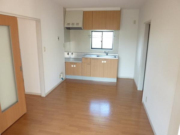 居室・リビング　こちらのリビングで趣味の時間をお楽しみください