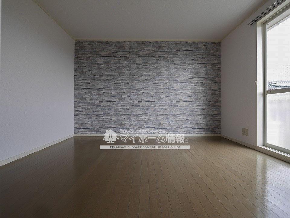 居室・リビング　7帖の洋室。アクセントクロスがとってもオシャレ☆