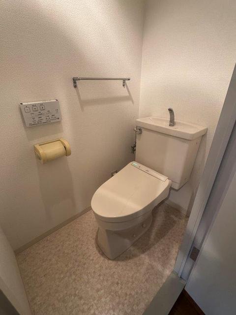 トイレ　温水洗浄暖房便座