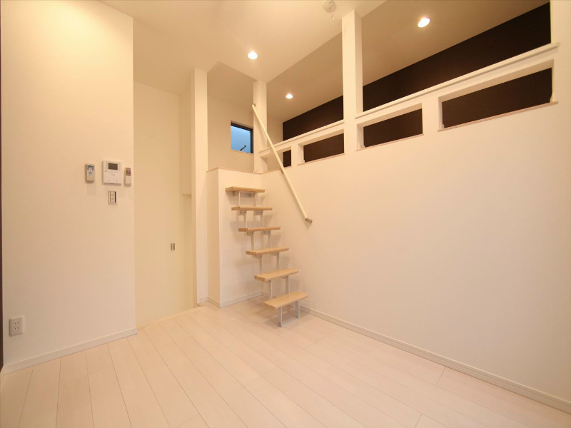 居室・リビング　下階洋室6帖　上階ロフト6帖（収納でもお部屋でも使えます）