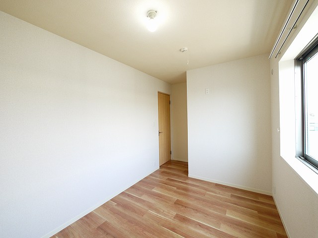 その他部屋・スペース　落ち着いて過ごせるお部屋なので、寝室にいかがでしょうか