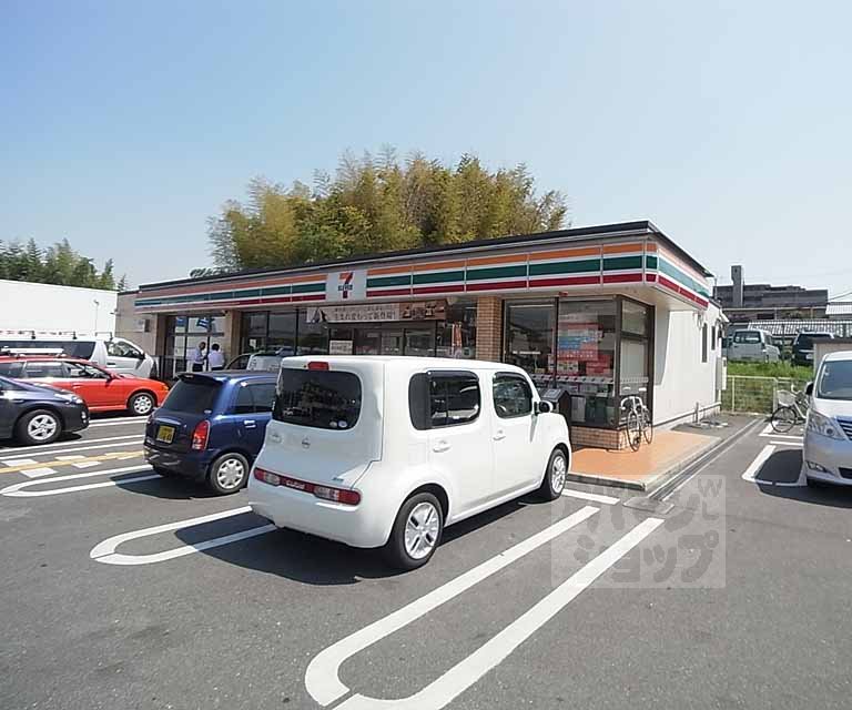 コンビニ　セブンイレブン向日南垣内店（コンビニ）まで220m