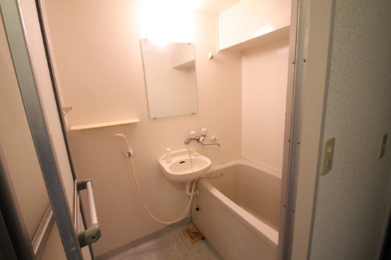 洗面設備　※別号室の写真です