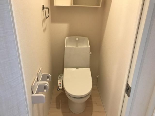 トイレ　温水洗浄便座