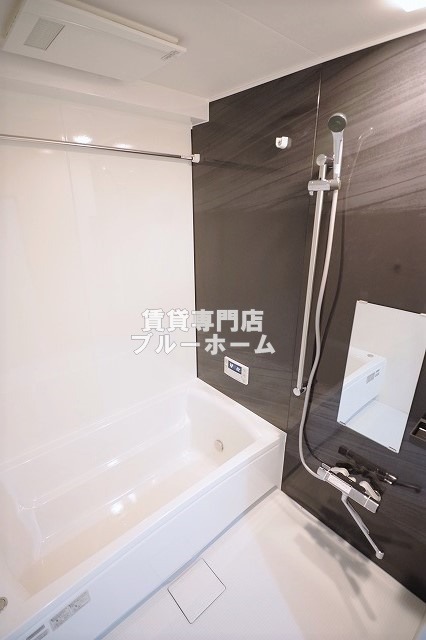 バス・シャワールーム　浴室乾燥機付きの浴室です！