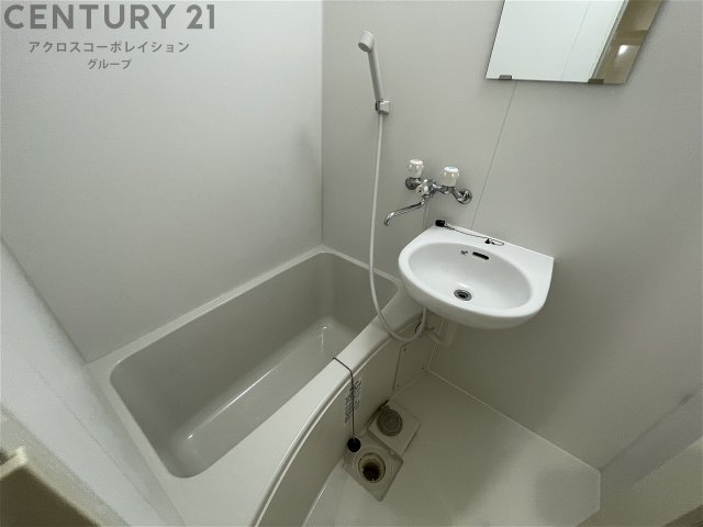 バス・シャワールーム　シンプルで機能的なユニットバスです