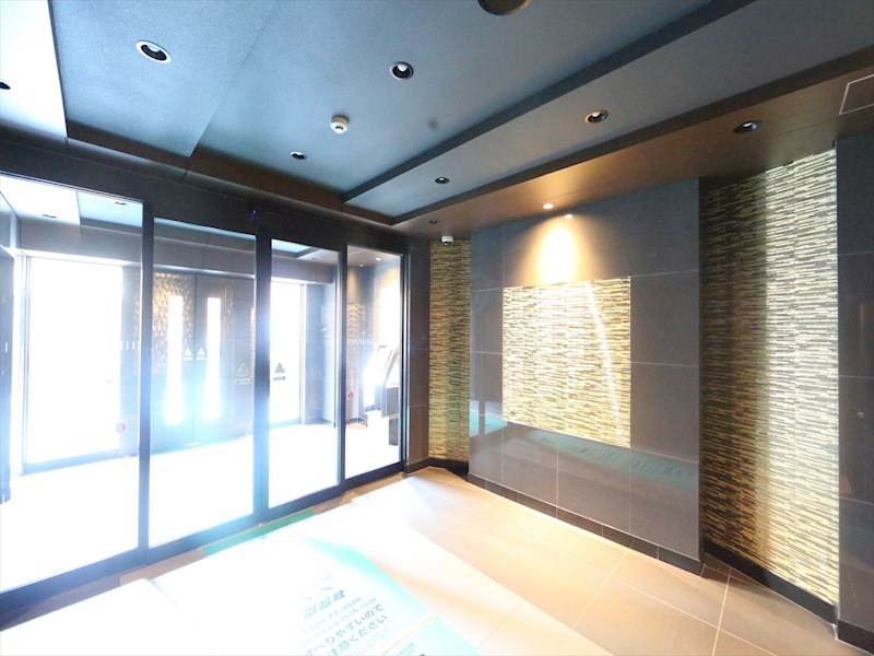 エントランス　エントランス　オートロック　宅配ＢＯＸ　防犯カメラ