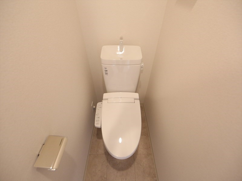 トイレ　温水洗浄暖房便座付トイレ