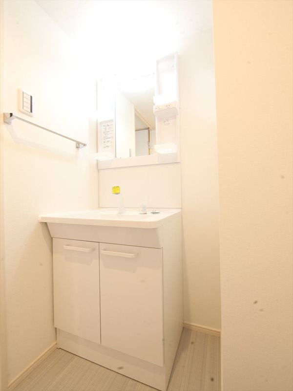 洗面設備　脱衣所　独立洗面台（シャンプードレッサー付）