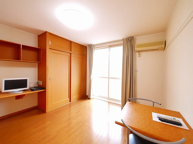 その他部屋・スペース　開放的な寝室です