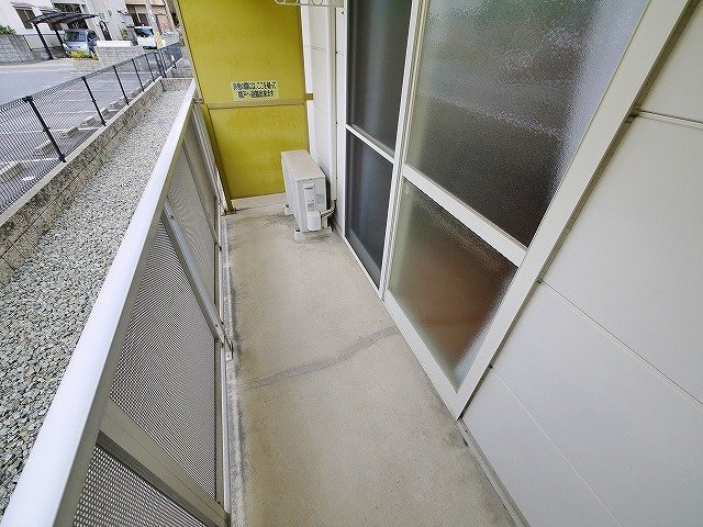 バルコニー　外からの目が気にならないバルコニーで洗濯物が干せます