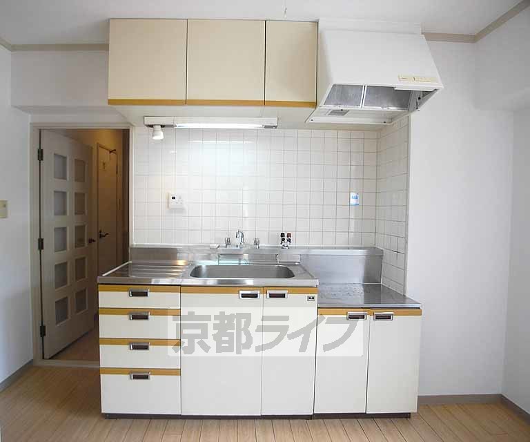 キッチン　大きめサイズのキッチン入ってます