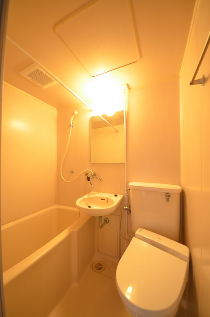 バス・シャワールーム　★ユニットバスはお掃除も楽々★