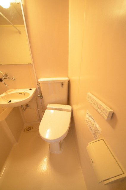 トイレ　★ユニットバスはお掃除も楽々★