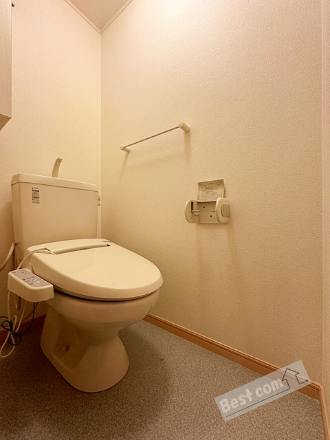 トイレ　温水洗浄便座付き♪