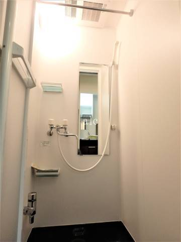 バス・シャワールーム　コンパクトで使いやすいお風呂です